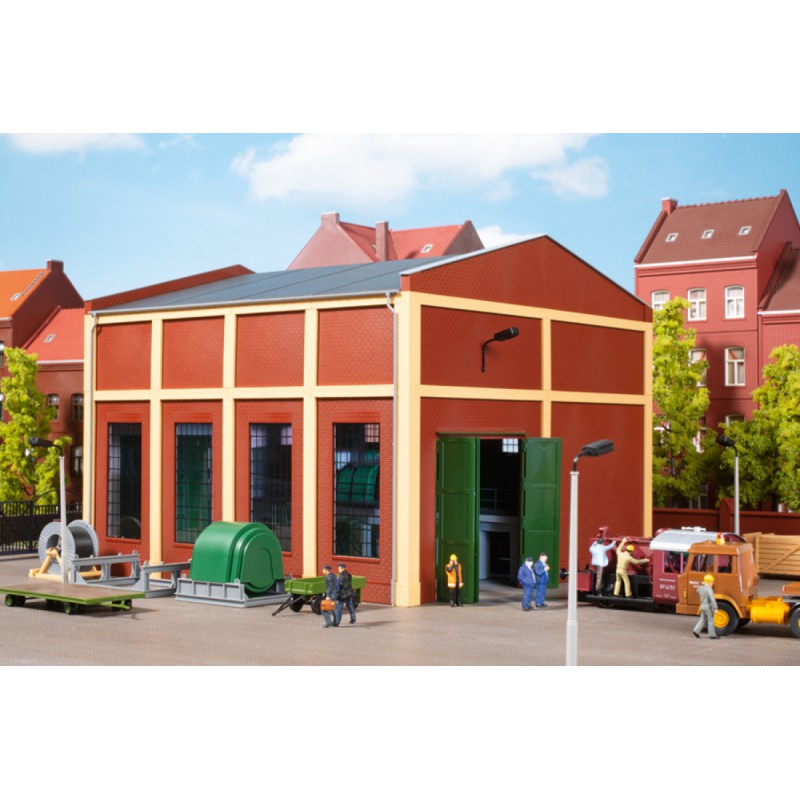 Capannone industriale con attrezzature. AUHAGEN 11458