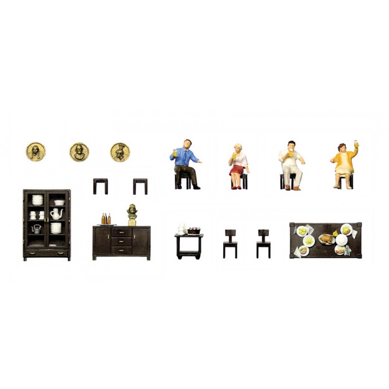 Nella sala da pranzo. PREISER 10657