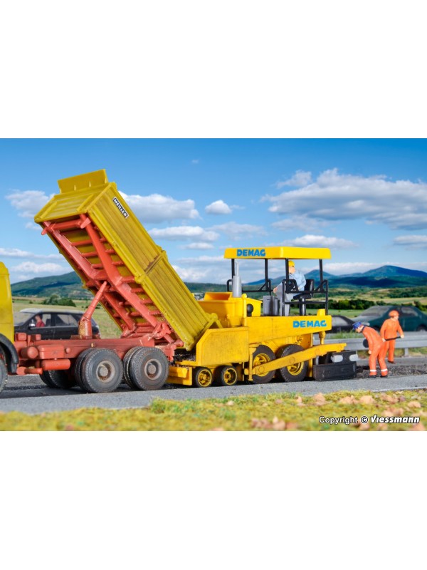 KIBRI 11652 Scala HO Asfaltatrice stradale DEMAG