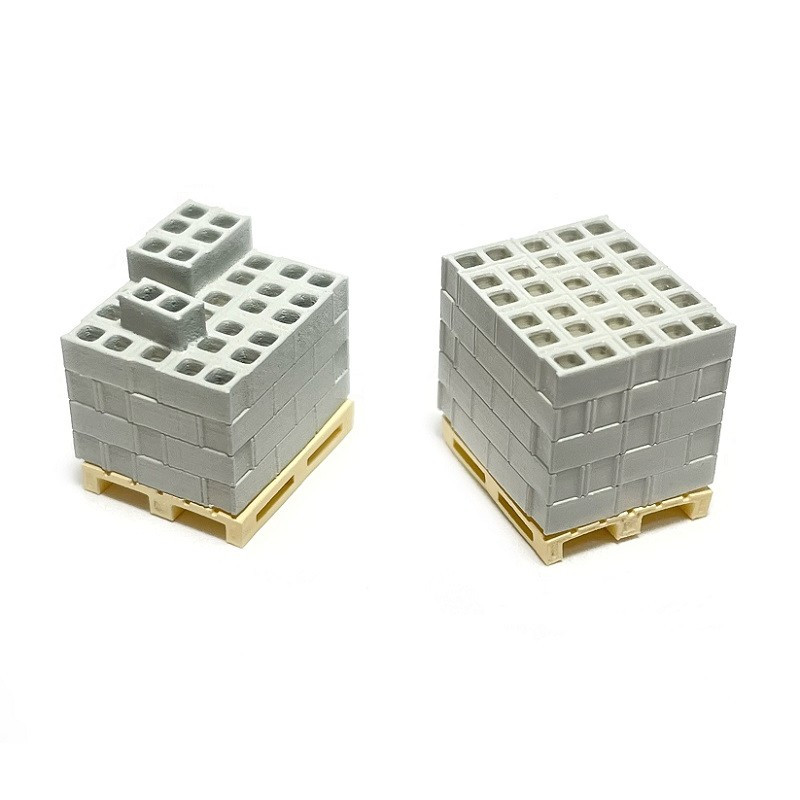 Pallet con blocchi di cemento. 87Train 221.044