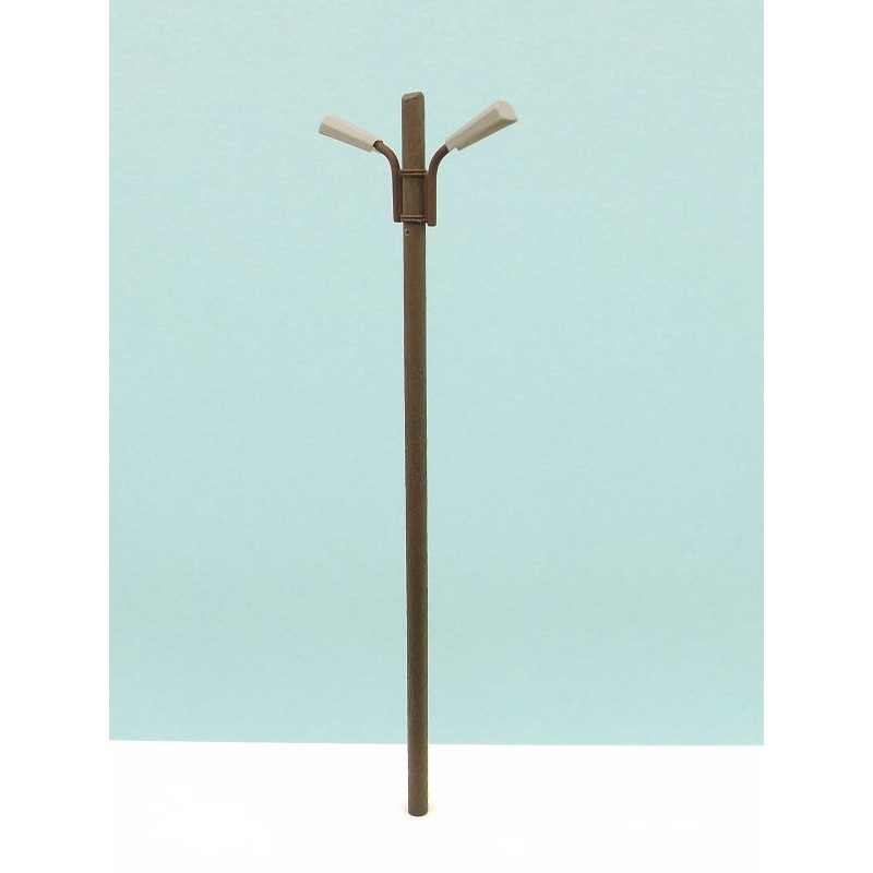 Palo in legno con due apparecchi. KLUBA 2656