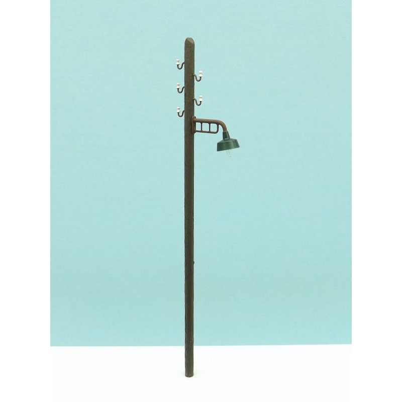 Palo in legno con luce e posa. KLUBA 2759