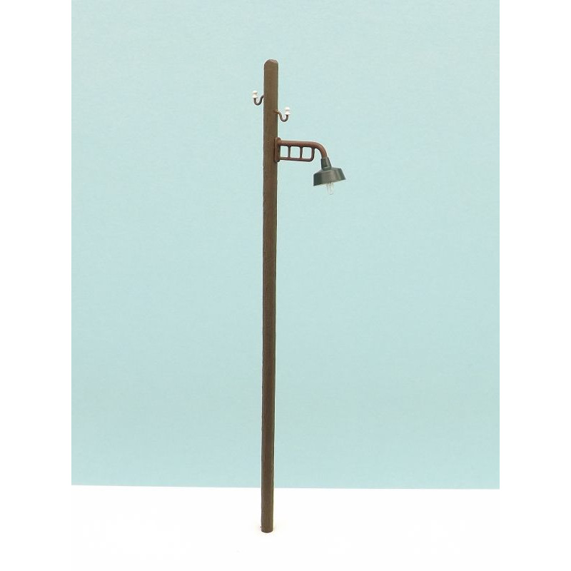 Palo in legno con luce e posa. KLUBA 2758