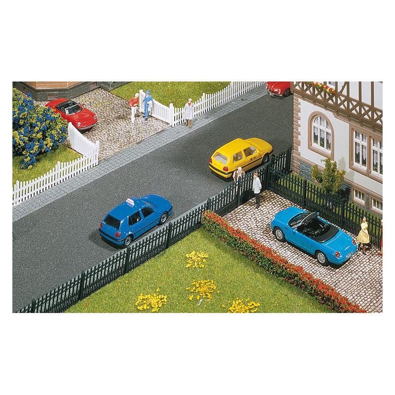 Recinzione in ferro con cancelli. FALLER 180411