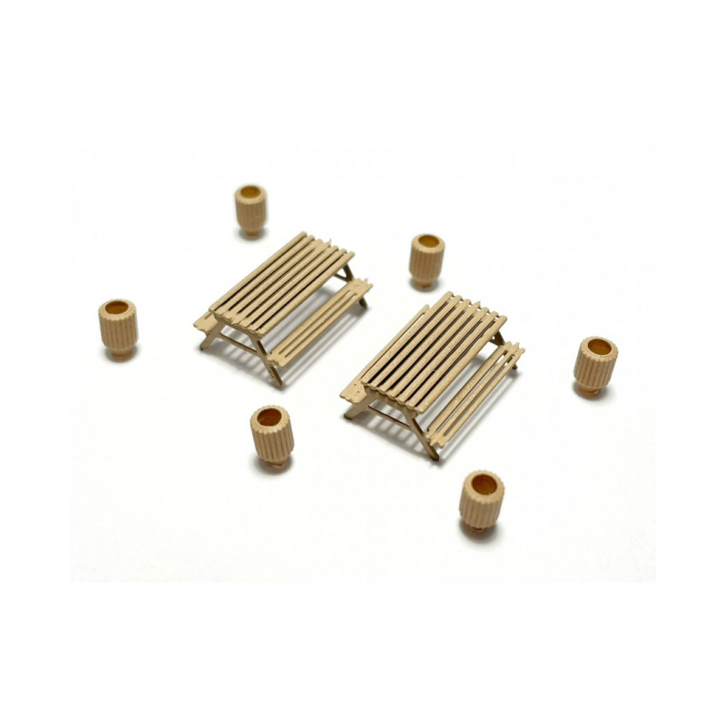 Tavoli e cestini per i rifiuti. 87Train 221.024