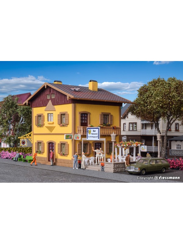 VOLLMER 49233 Scala HO Serie Start: Locanda con giardino estivo ed accessori